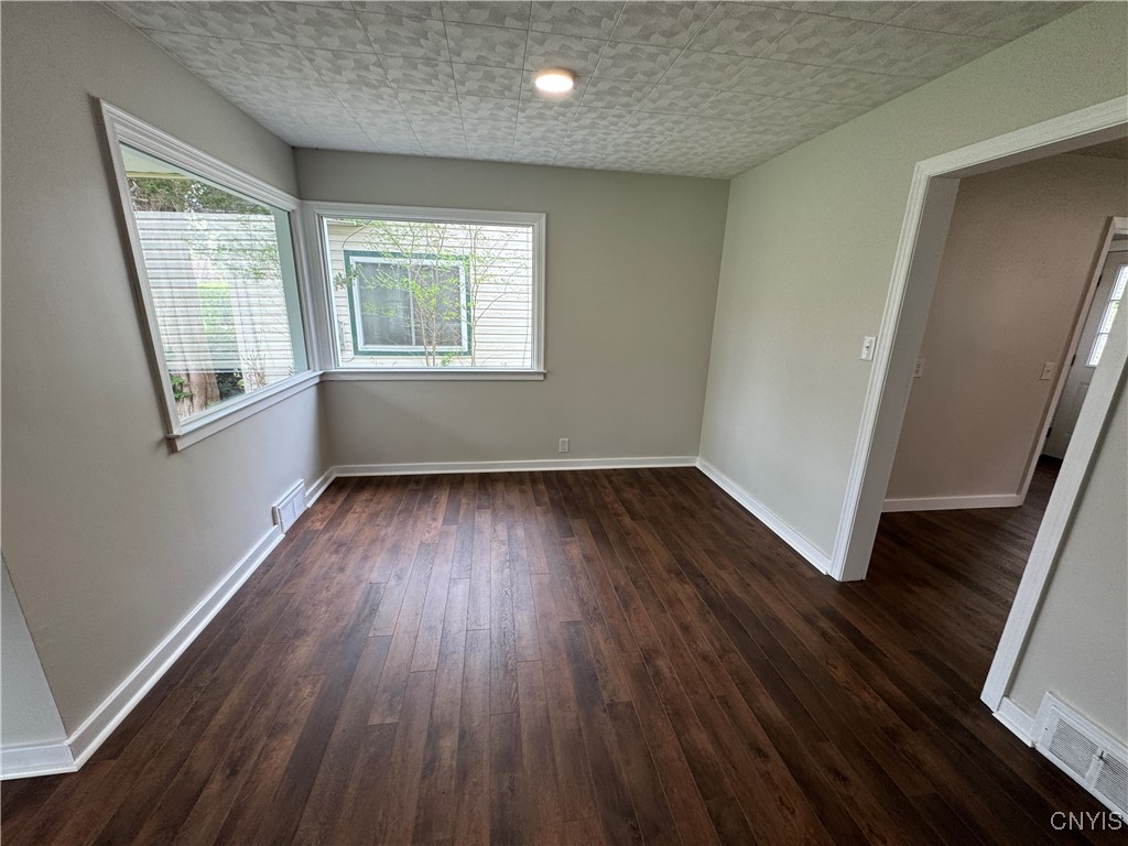 2025 Valley Drive Syracuse, NY 13207 - Photo 10 of 37