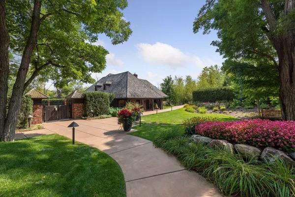 $3,600,000 | 425 Carpenters Point, Wayzata, MN 55391