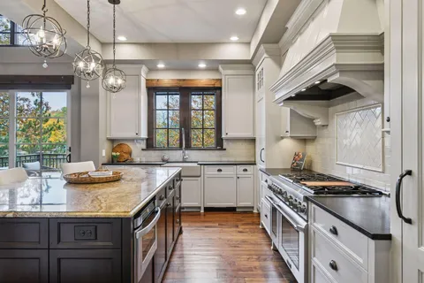 $3,600,000 | 425 Carpenters Point, Wayzata, MN 55391