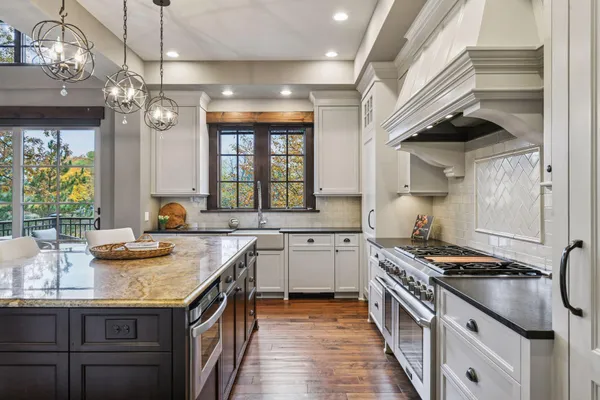 $3,600,000 | 425 Carpenters Point, Wayzata, MN 55391