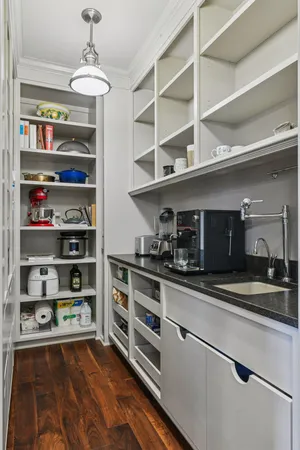 $3,600,000 | 425 Carpenters Point, Wayzata, MN 55391