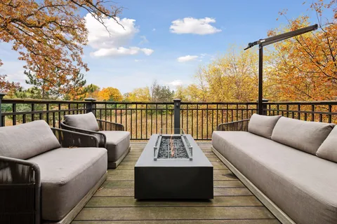 $3,600,000 | 425 Carpenters Point, Wayzata, MN 55391