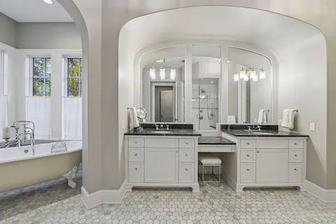 $3,600,000 | 425 Carpenters Point, Wayzata, MN 55391