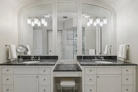 $3,600,000 | 425 Carpenters Point, Wayzata, MN 55391