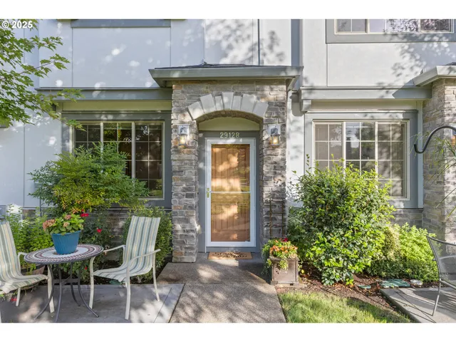 $385,000 | 29128 Southwest Costa Circle East, Wilsonville, OR 97070