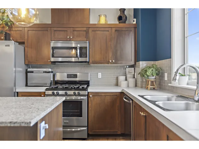 $385,000 | 29128 Southwest Costa Circle East, Wilsonville, OR 97070