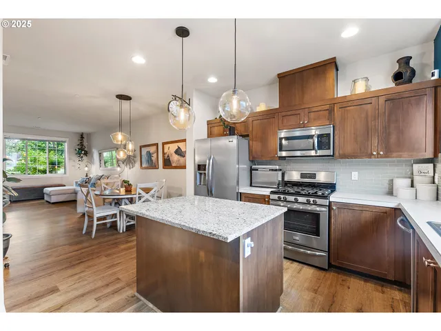 $385,000 | 29128 Southwest Costa Circle East, Wilsonville, OR 97070