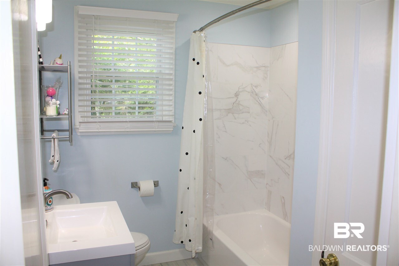 305 Pineview Lane West Mobile, AL 36608 - Photo 9 of 15