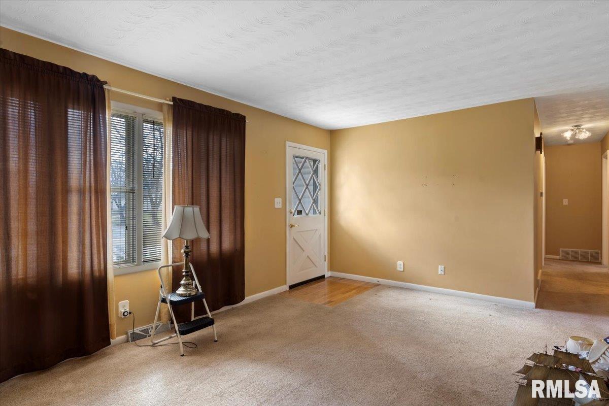 2077 Henley Road Springfield, IL 62702 - Photo 19 of 36