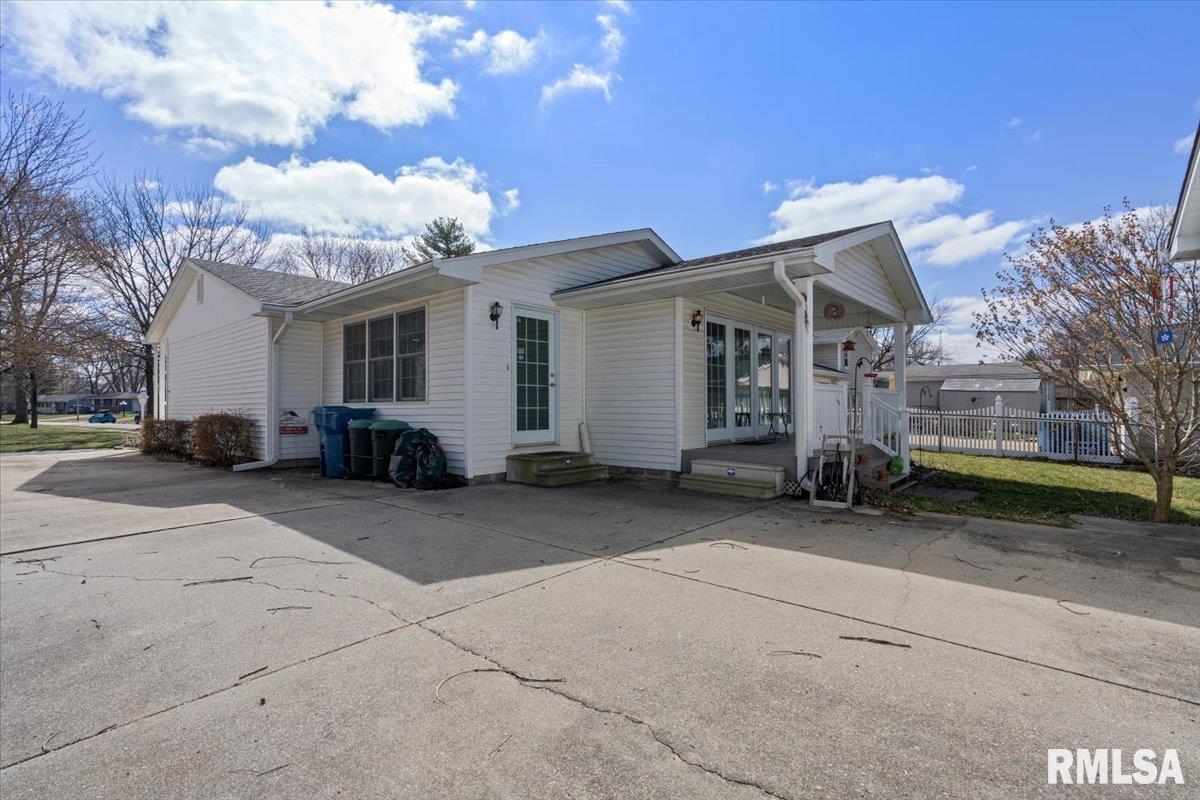 2077 Henley Road Springfield, IL 62702 - Photo 33 of 36