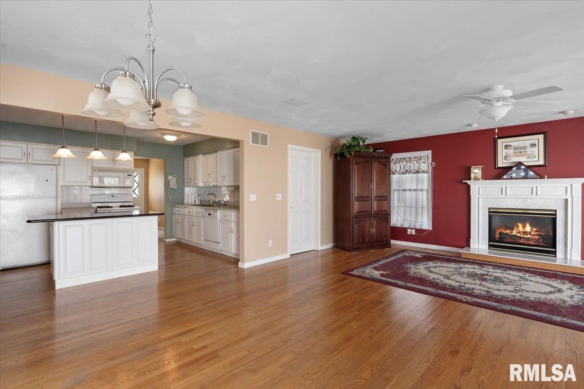 2077 Henley Road Springfield, IL 62702 - Photo 8 of 36