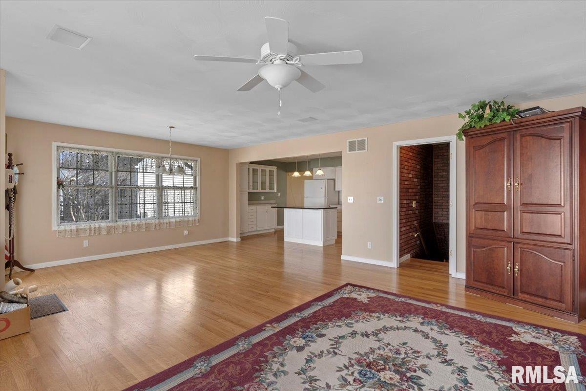 2077 Henley Road Springfield, IL 62702 - Photo 9 of 36