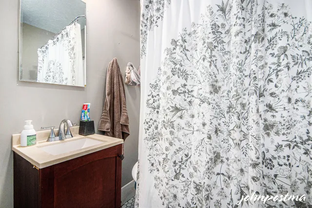 $425,000 | 646 Broadway Avenue Northwest, Grand Rapids, MI 49504