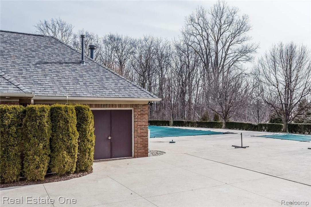 3635 Tremonte Circle, Unit 251 Rochester, MI 48306 - Photo 31 of 38 031-Garage-2411543-medium.jpg