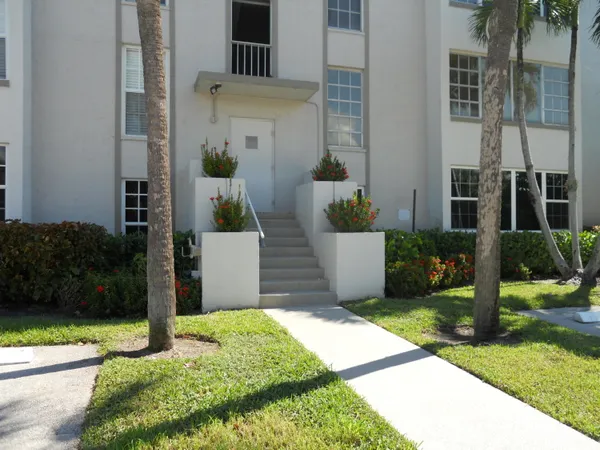 $2,050 | 250 Northeast 20th Street, Unit 123S, Boca Raton, FL 33431