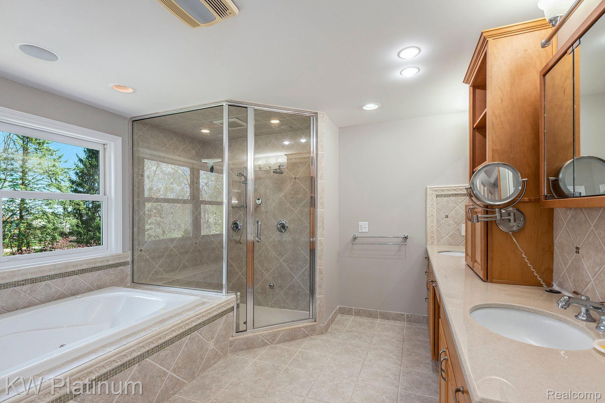 4525 Valley View Rochester, MI 48306 - Photo 14 of 49 Gallery Image 14