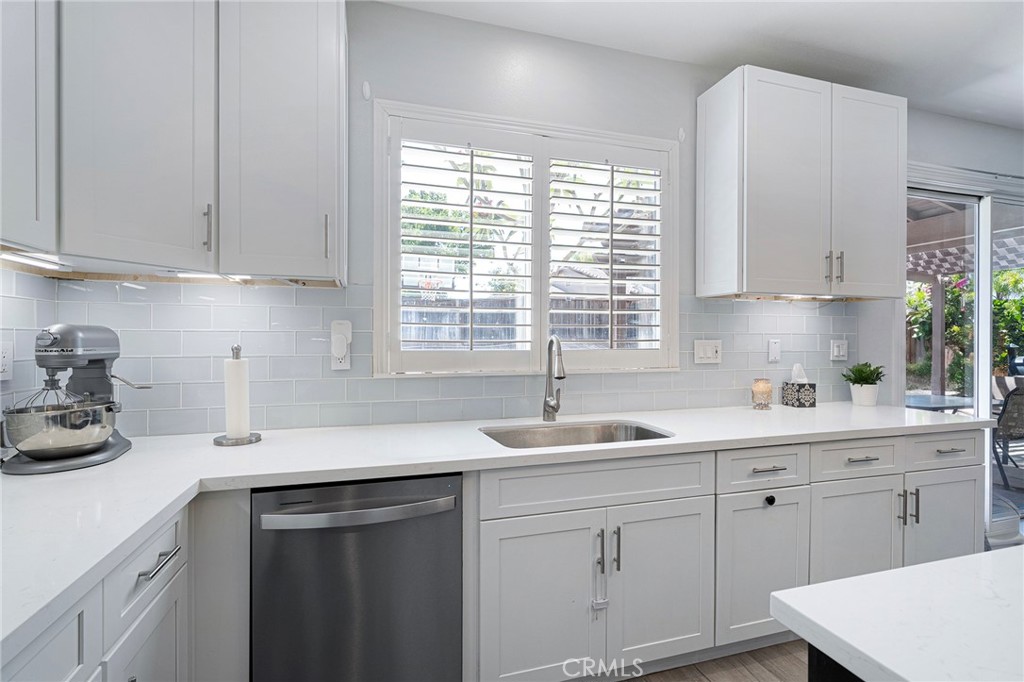 17889 Orangewood Lane Riverside, CA 92503 - Photo 13 of 43
