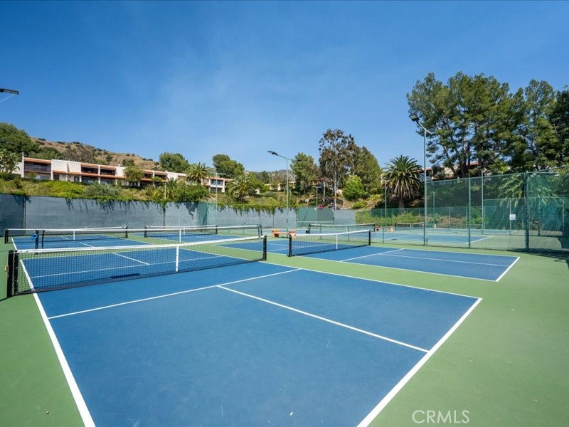 9735 Vía Roma Burbank, CA 91504 - Photo 29 of 36
