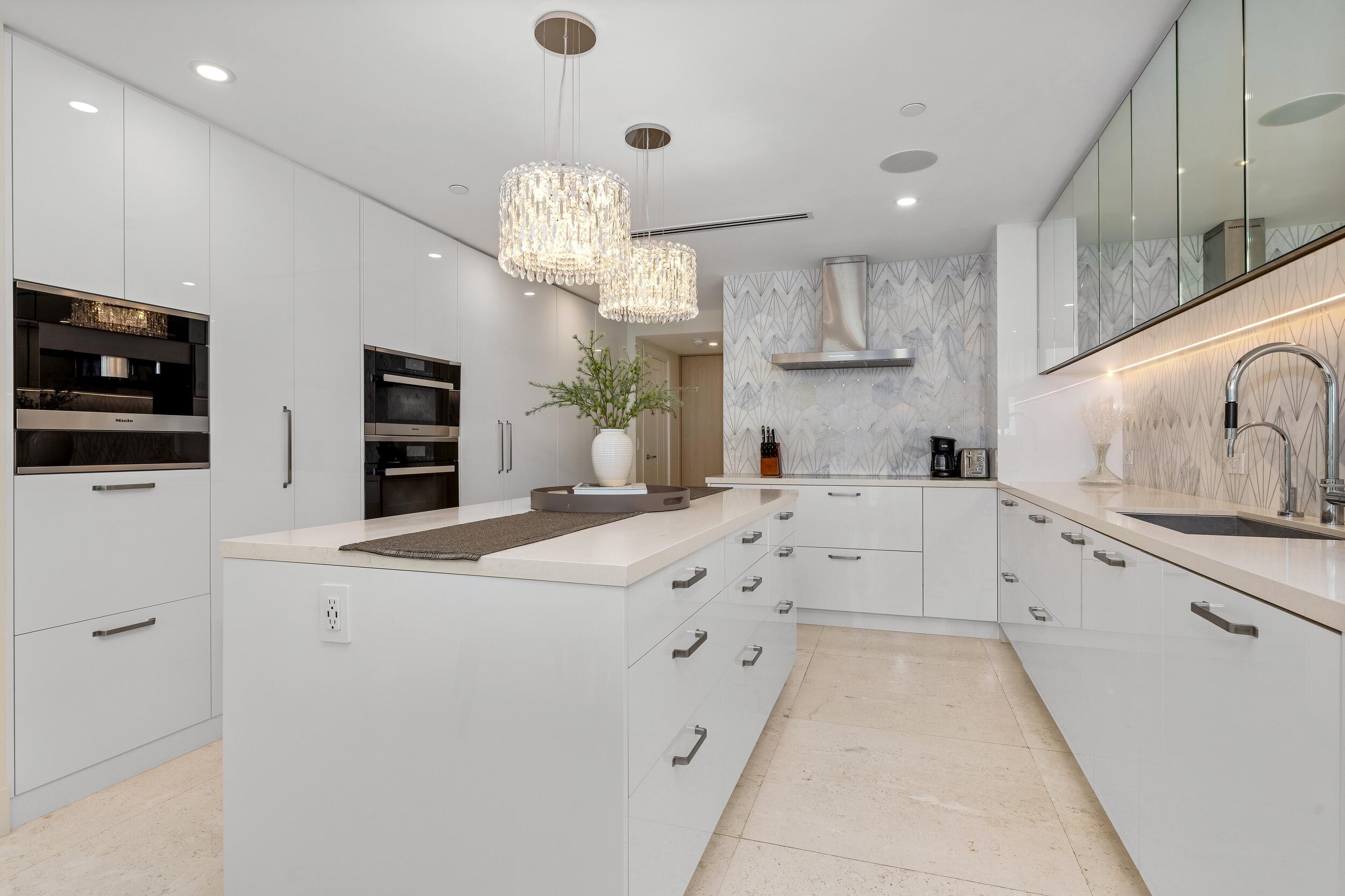 800 South Ocean Boulevard, Unit PH6 Boca Raton, FL 33432 - Photo 20 of 75 Kitchen 5