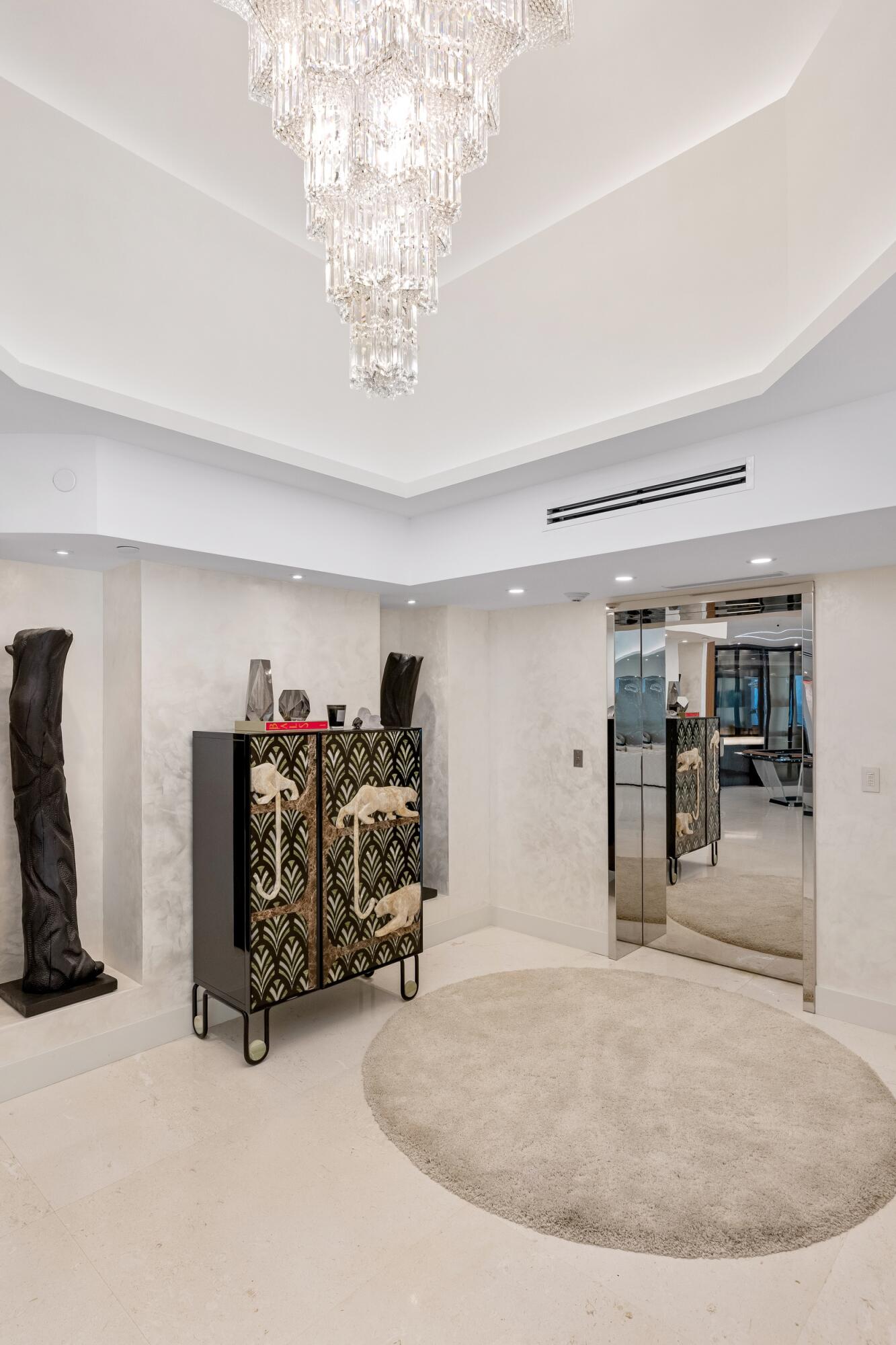 800 South Ocean Boulevard, Unit PH6 Boca Raton, FL 33432 - Photo 54 of 69 Foyer 2