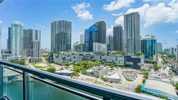 $715,000 | 92 Southwest 3rd Street, Unit 1803, Miami, FL 33130