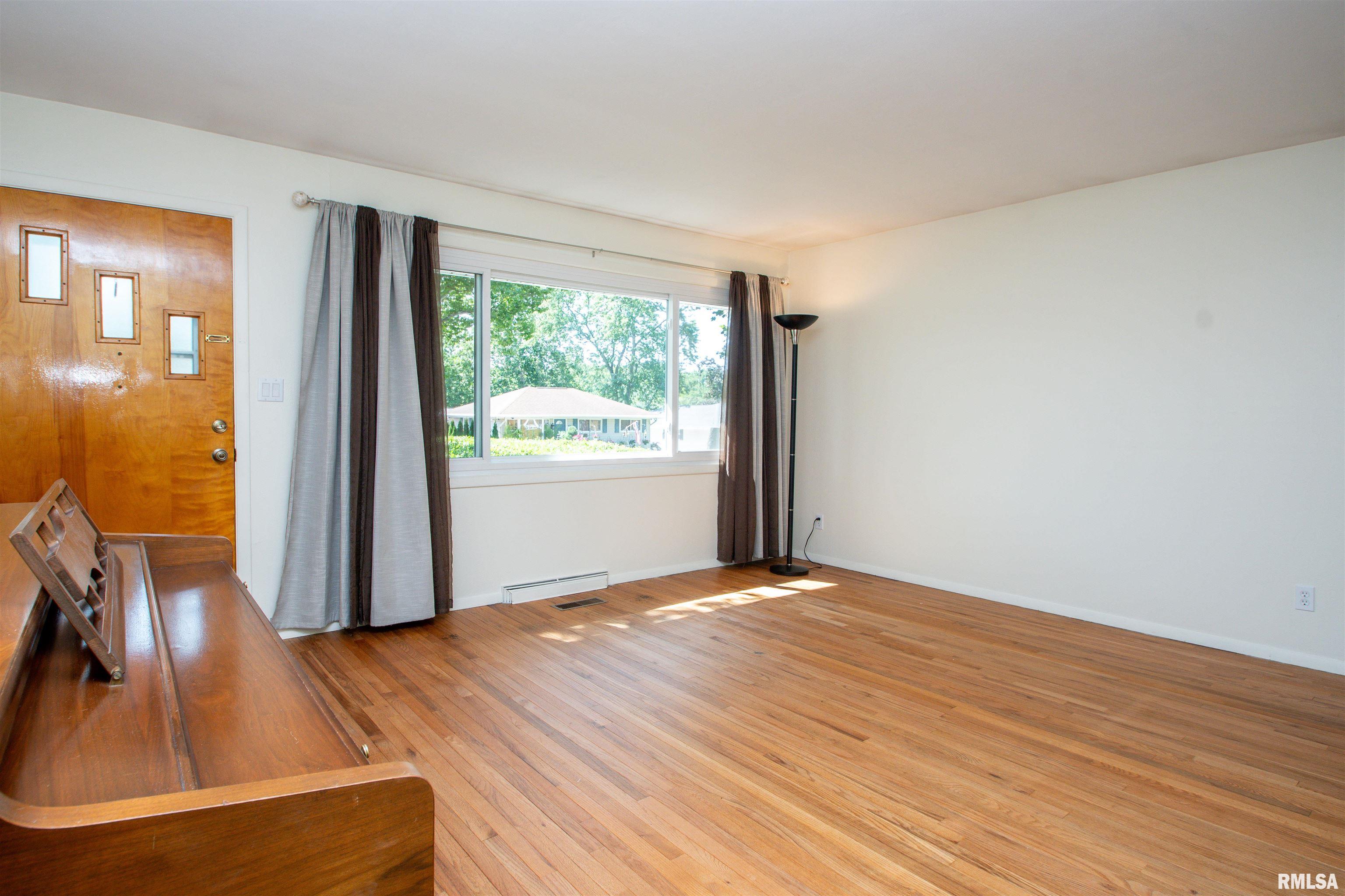 5427 North Ronald Road Peoria, IL 61614 - Photo 6 of 47 Gallery Image 6