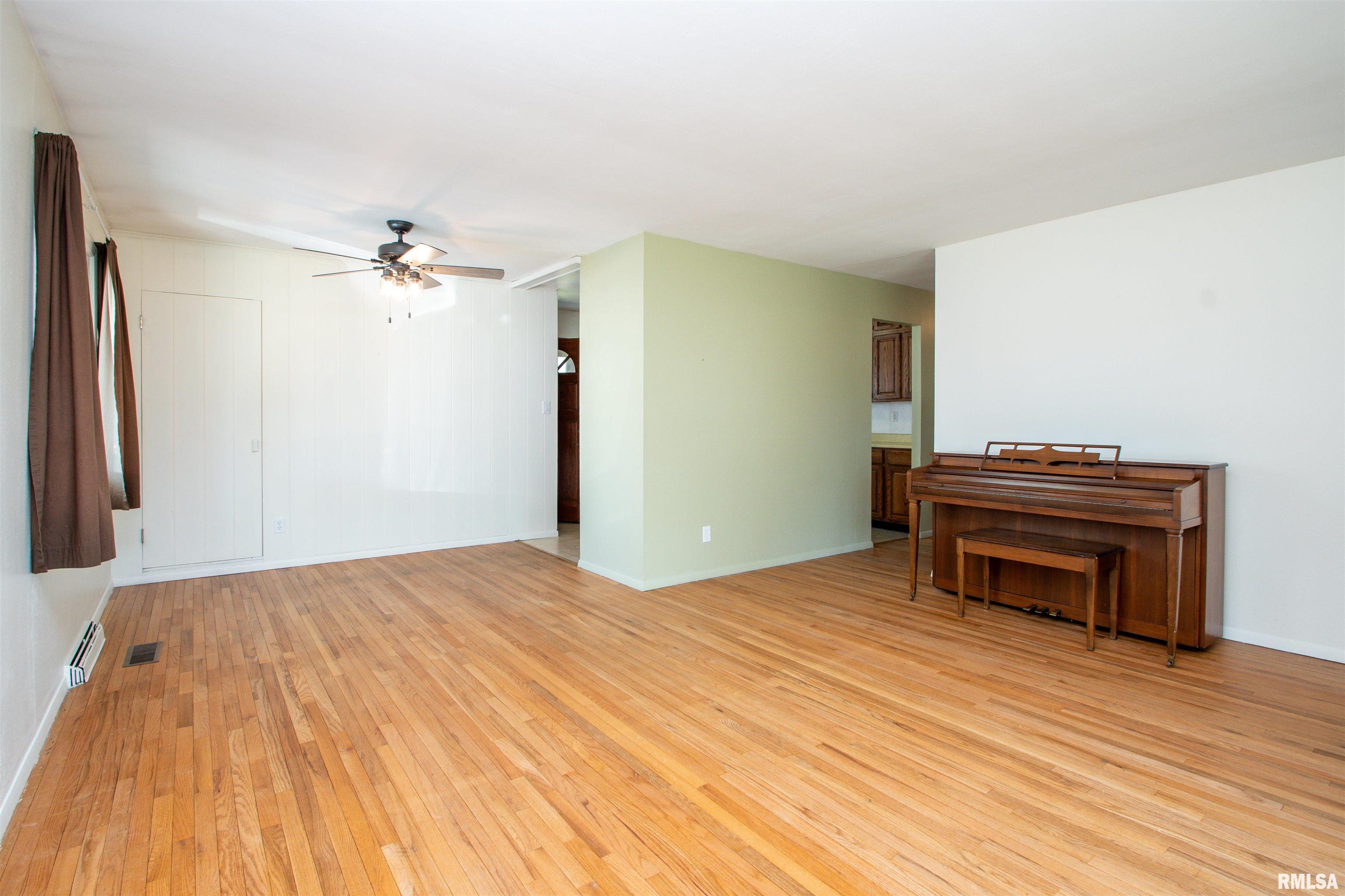 5427 North Ronald Road Peoria, IL 61614 - Photo 9 of 47 Gallery Image 9
