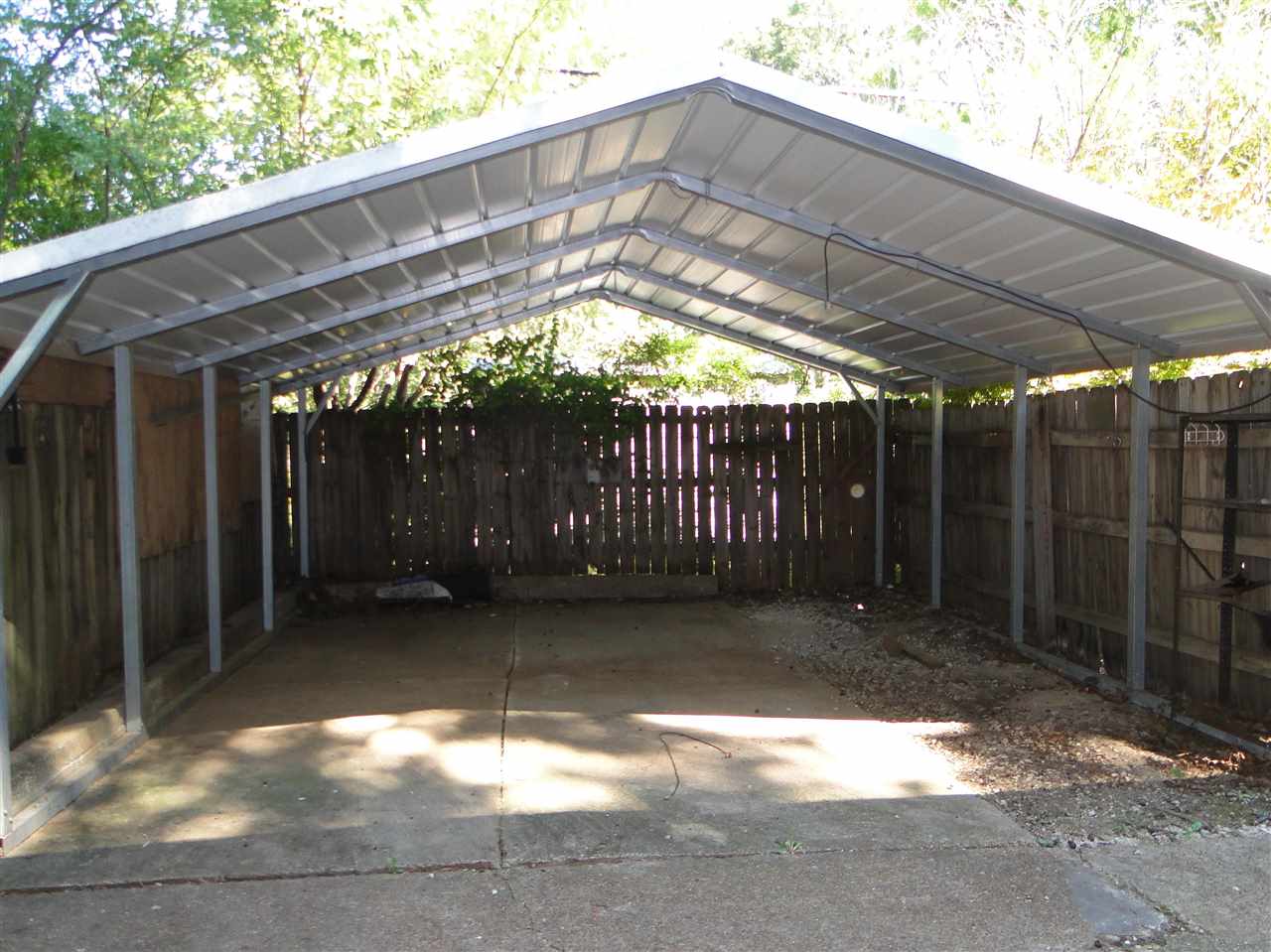 5000 Sea Isle Road Memphis, TN 38117 - Photo 14 of 14 a view of a backyard with a small yard
