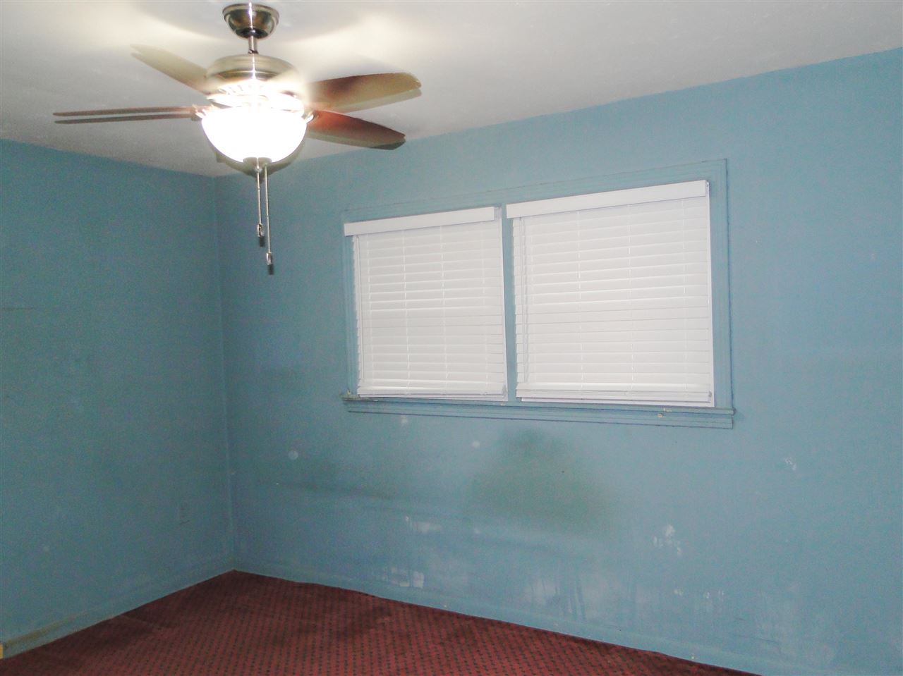 5000 Sea Isle Road Memphis, TN 38117 - Photo 6 of 14 a small space with a window