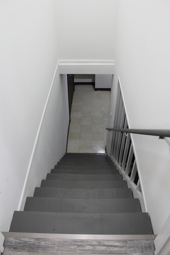 908 Glenmore Lane Elgin, IL 60124 - Photo 26 of 50 a view of entryway