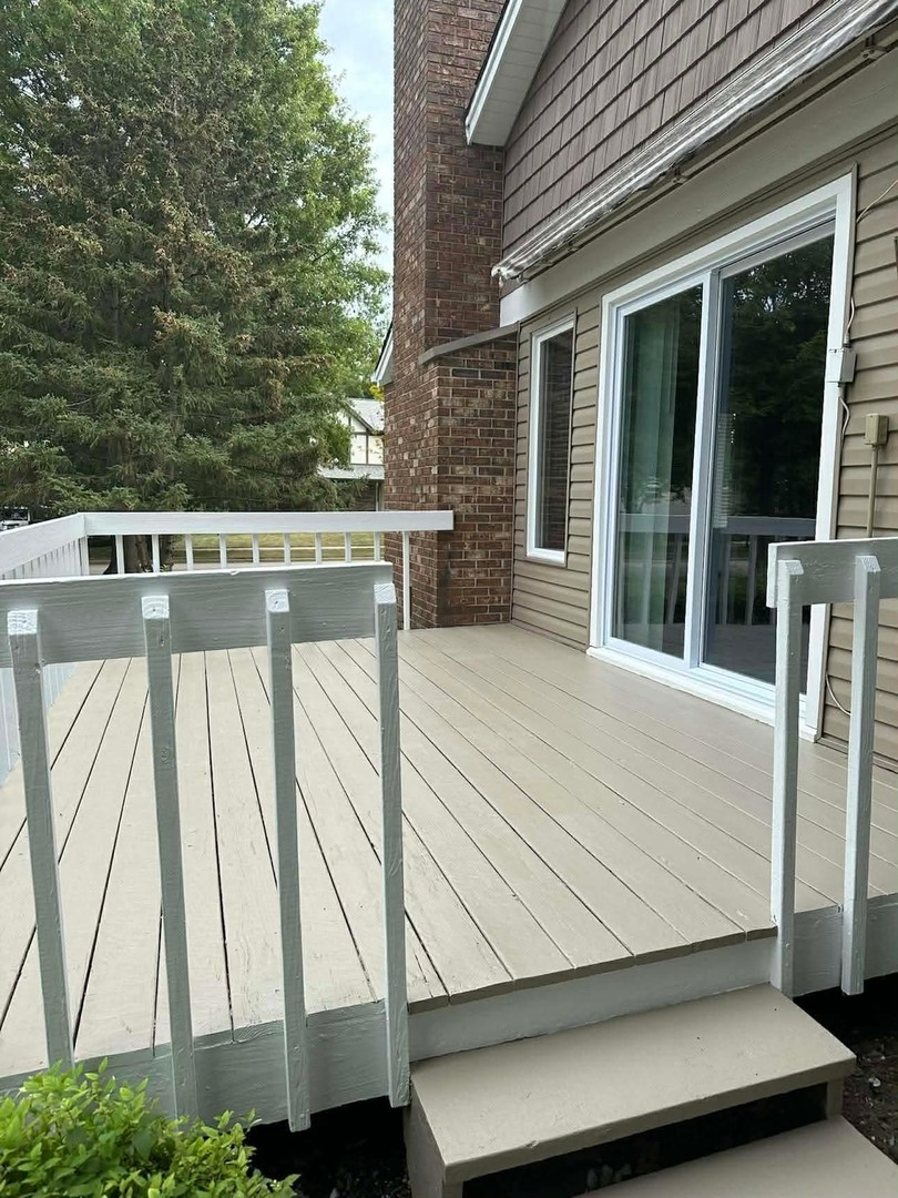 908 Glenmore Lane Elgin, IL 60124 - Photo 44 of 50 a view of balcony with wooden floor and fence