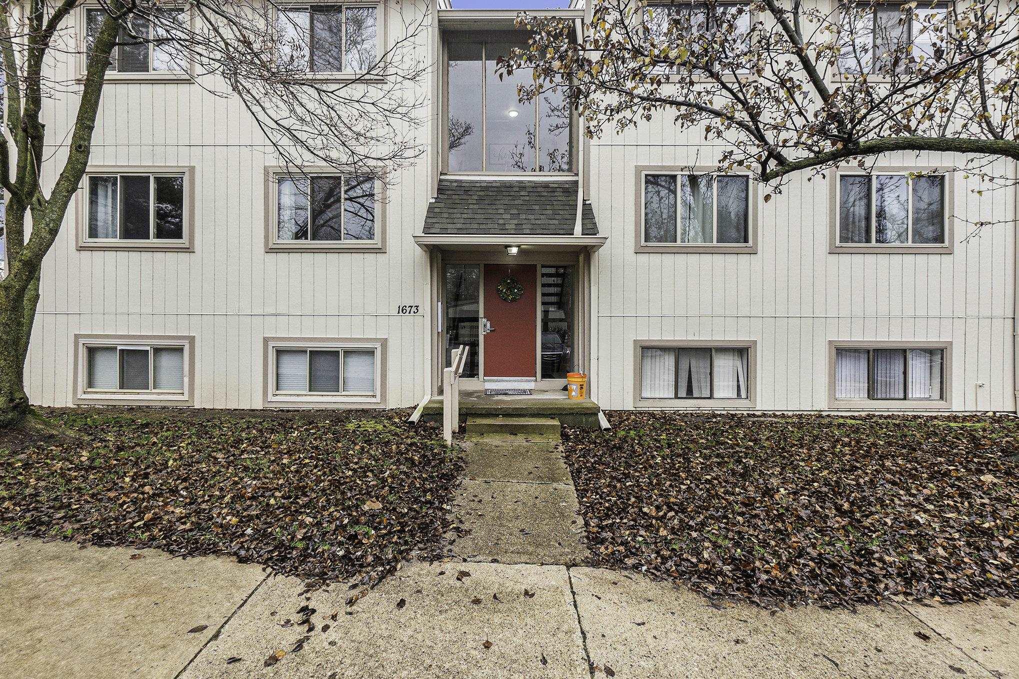 1673 Riverside Drive Rochester, MI 48309 - Photo 2 of 19 50130989-DEE5EBCA-FF4C-4FA2-96DA-1E7DDFF61C3A.JPG