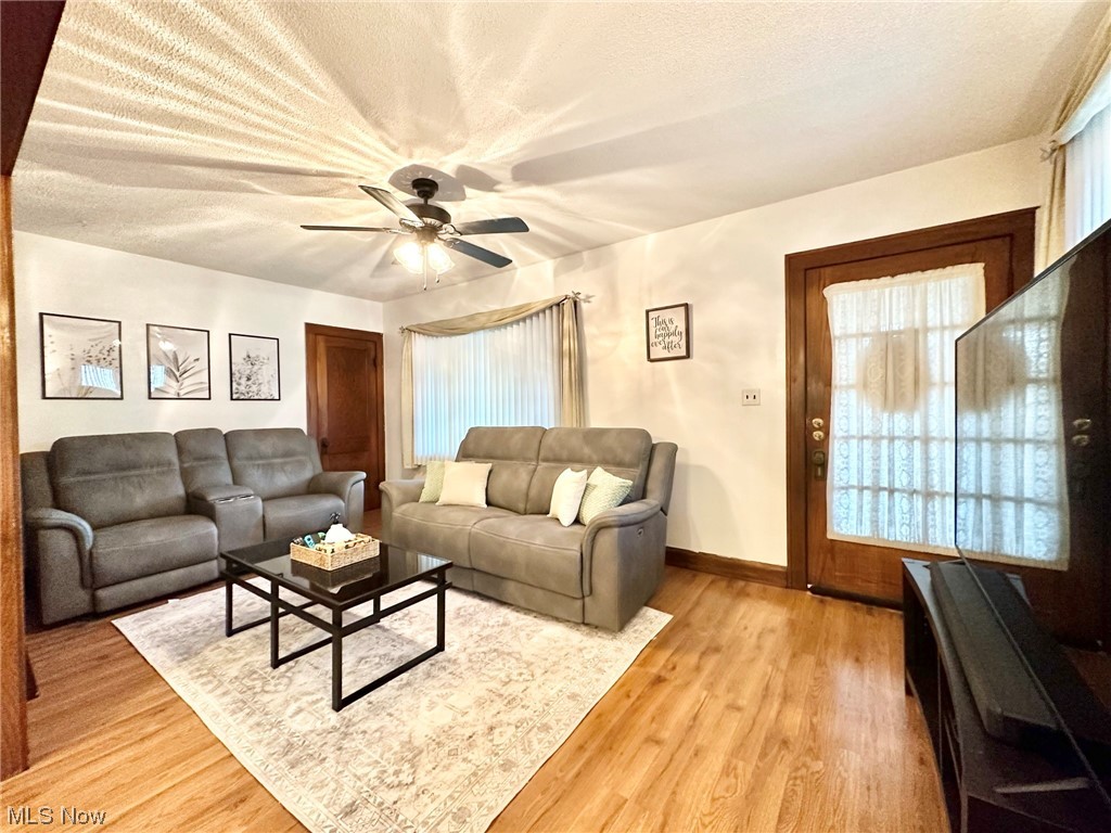 7515 Snow Road Parma, OH 44129 - Photo 2 of 23