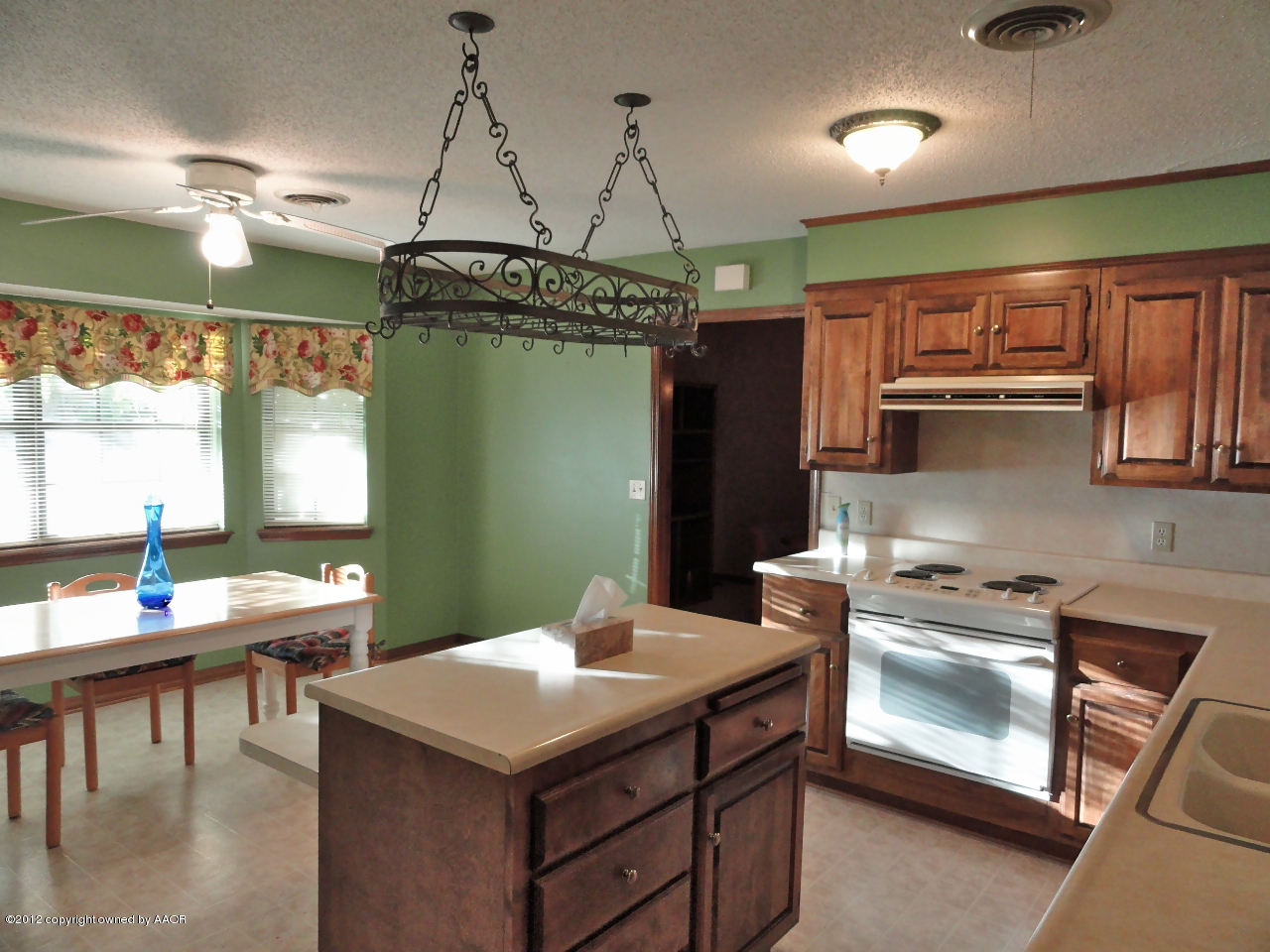6105 Belpree Road Amarillo, TX 79106 - Photo 8 of 19 Kitchen/Breakfast