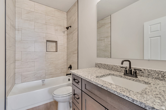 2535 West Santa Fe Drive Mapleton, UT 84664 - Photo 18 of 26 Full bath with vanity and bathing tub / shower combination