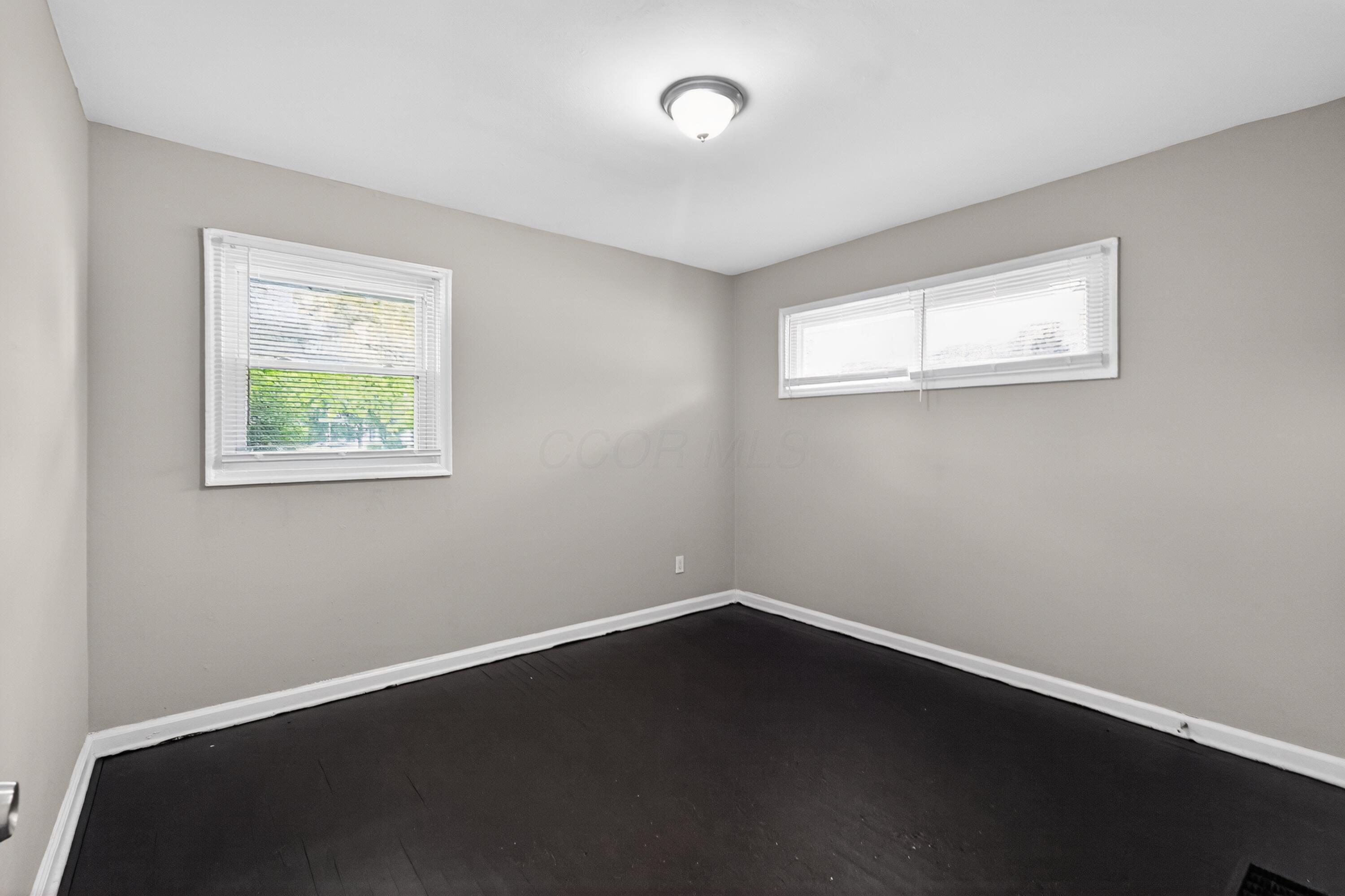1024 South Kellner Road Columbus, OH 43209 - Photo 5 of 15 05_1024_S_Kellner_Rd-Living_room-r-16