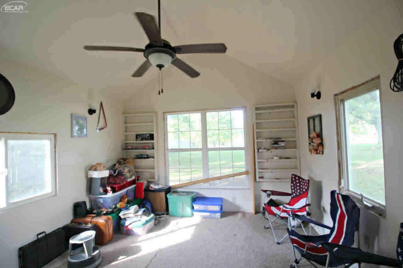 4217 North Linden Road Flint, MI 48504 - Photo 19 of 23 21378627-18.JPG