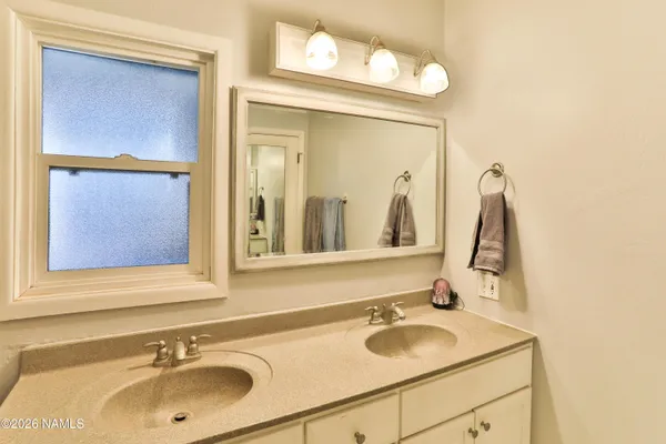 $390,000 | 511 West Gilmore Street, Winslow, AZ 86047