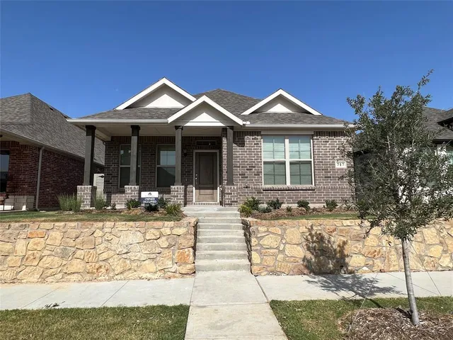 $2,395 | 717 Parkside Drive, Argyle, TX 76226
