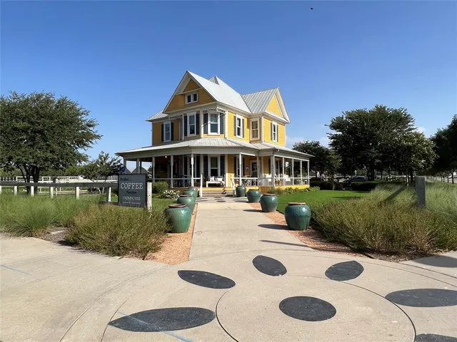 $2,395 | 717 Parkside Drive, Argyle, TX 76226