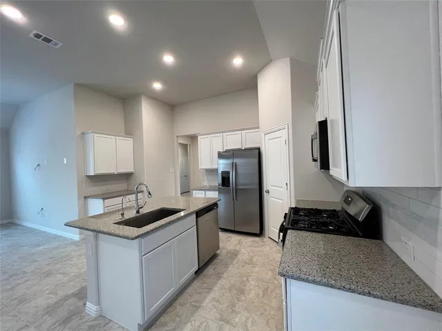 $2,395 | 717 Parkside Drive, Argyle, TX 76226