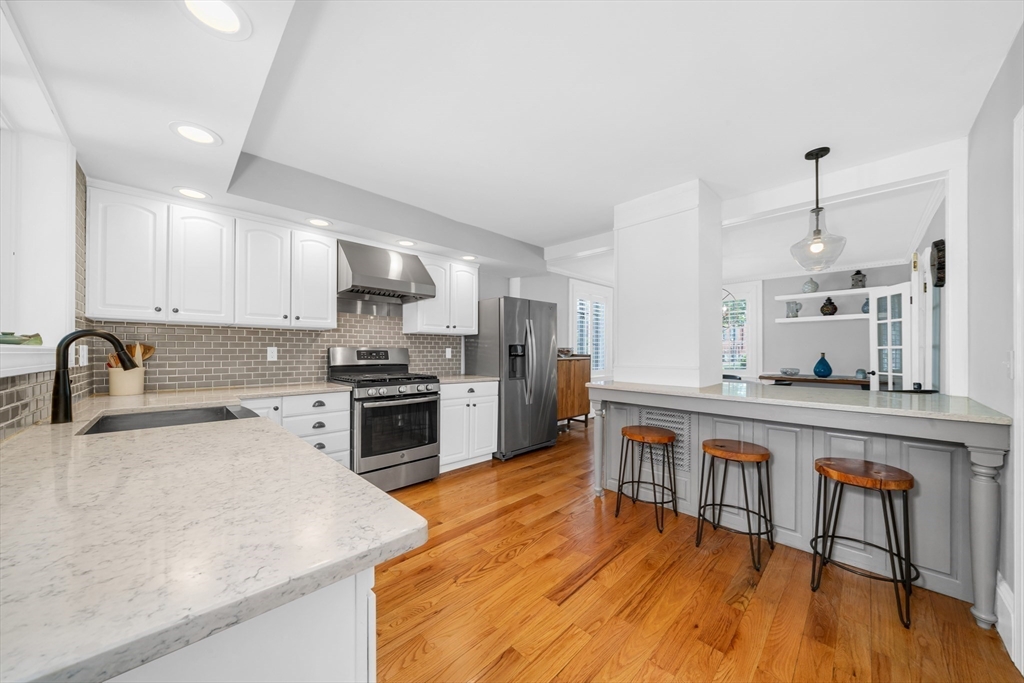 8 Chestnut Street Andover, MA 01810 - Photo 9 of 42