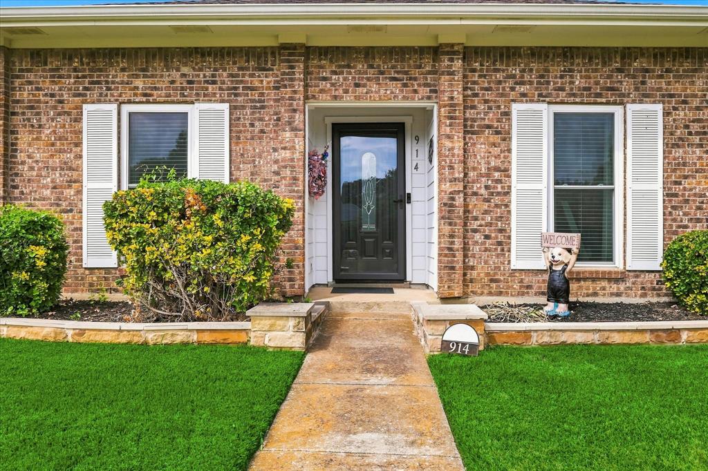 914 Reno Street Lewisville, TX 75077 - Photo 5 of 40 Gallery Image 5