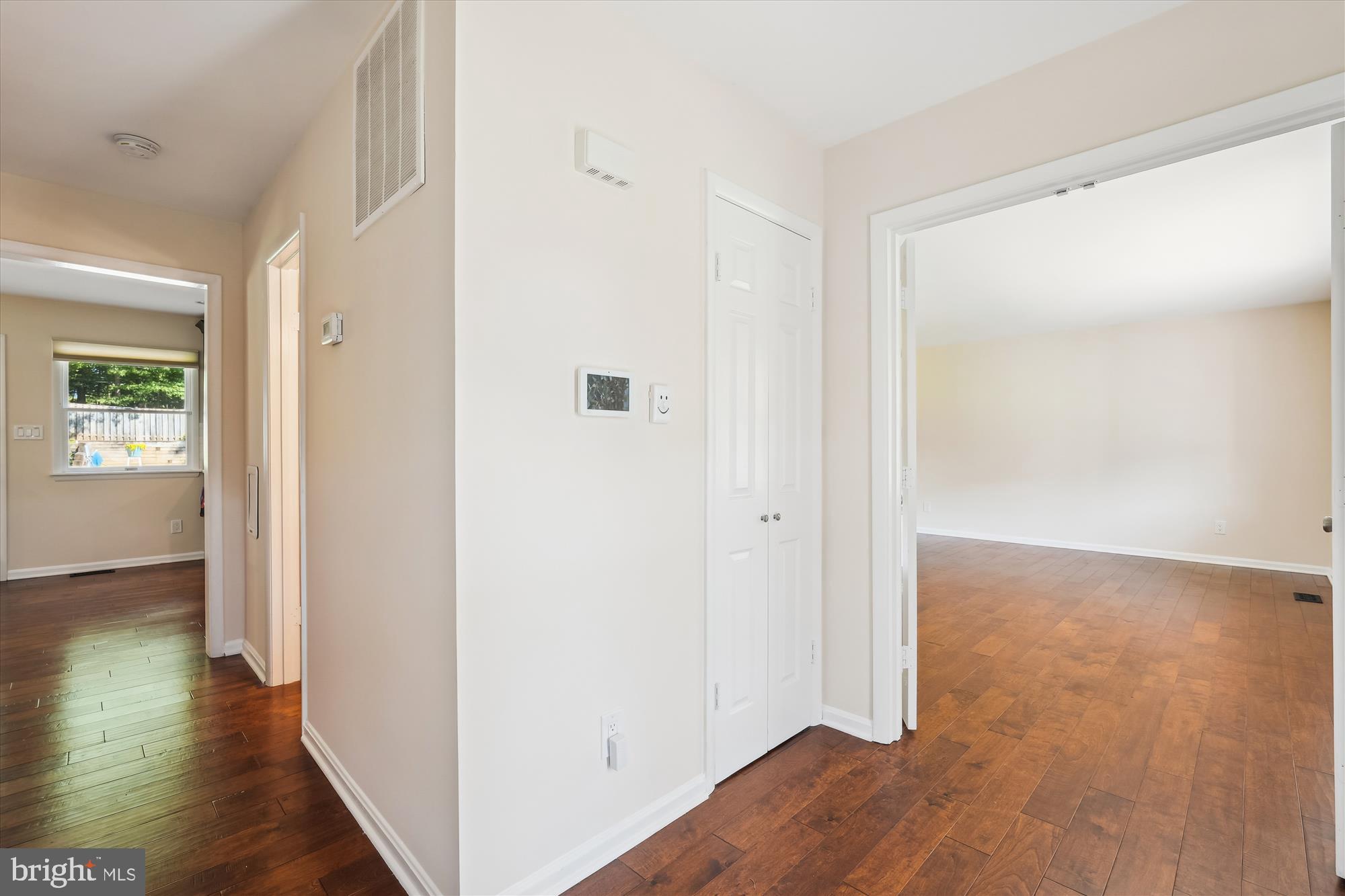 17721 Lisa Drive Derwood, MD 20855 - Photo 13 of 87 Moving to the living room