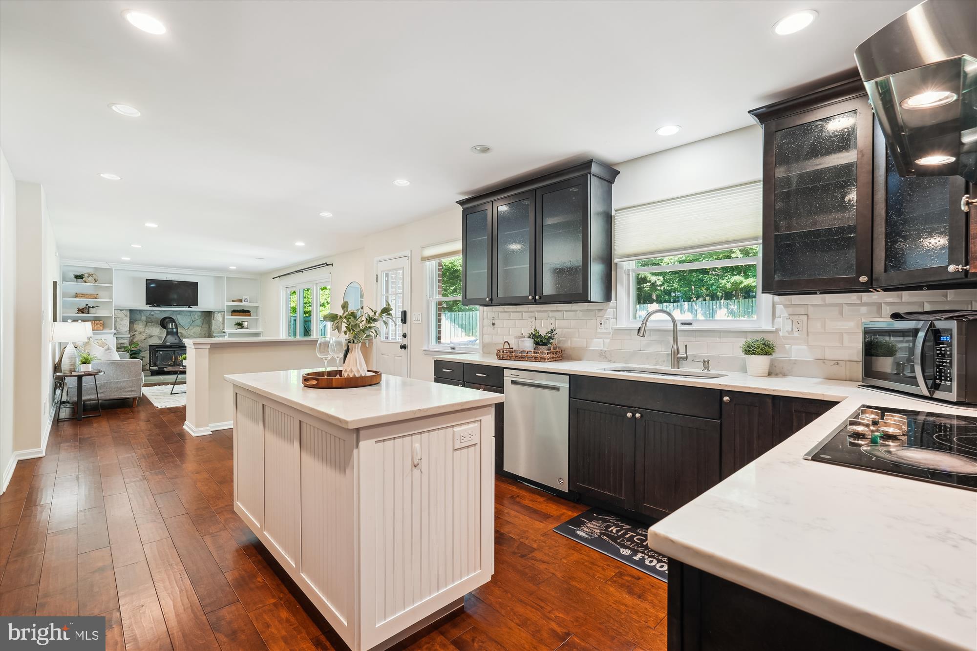 17721 Lisa Drive Derwood, MD 20855 - Photo 20 of 87 Kitchen with quartz