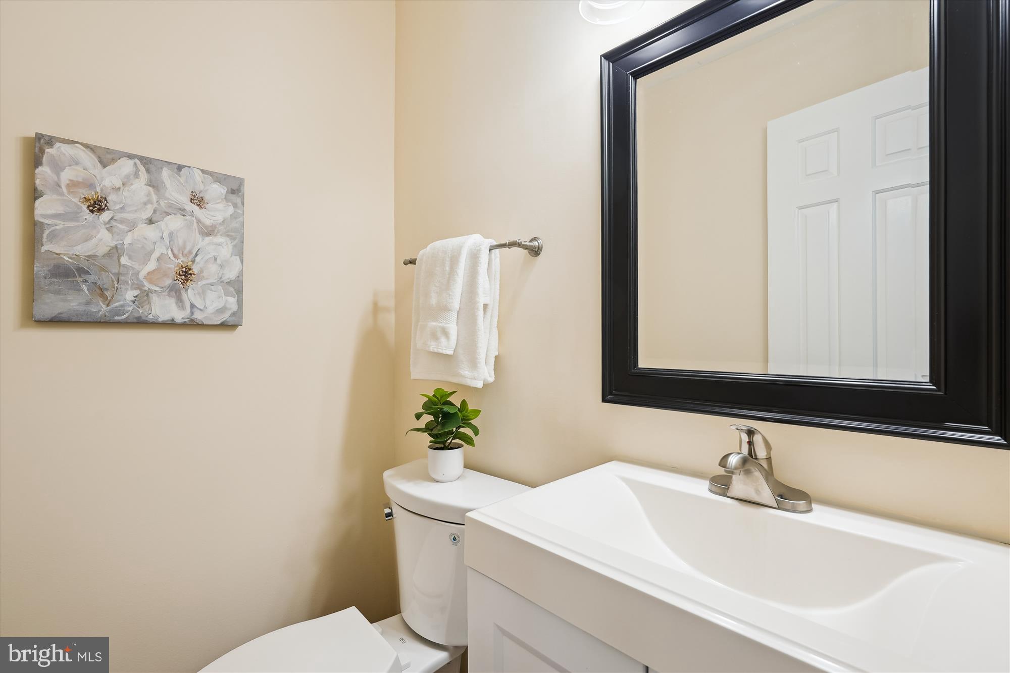 17721 Lisa Drive Derwood, MD 20855 - Photo 31 of 87 a bathroom with a toilet sink and mirror