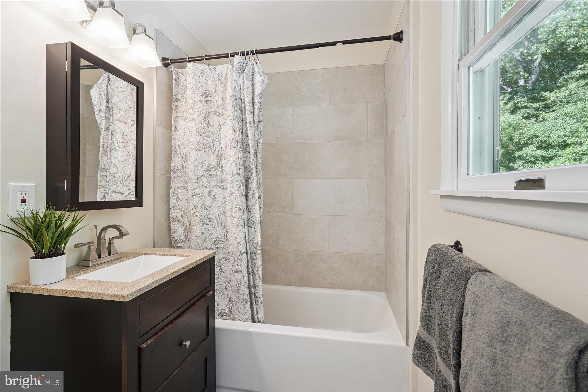 17721 Lisa Drive Derwood, MD 20855 - Photo 49 of 87 Bedroom 5 full bathroom