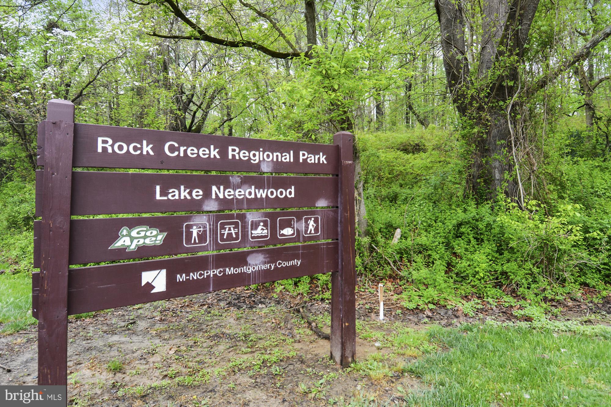 17721 Lisa Drive Derwood, MD 20855 - Photo 80 of 87 a sign on the side of a road