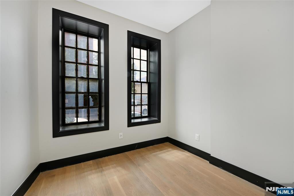 208 15th Street Jersey City, NJ 07310 - Photo 13 of 46 an empty room with windows