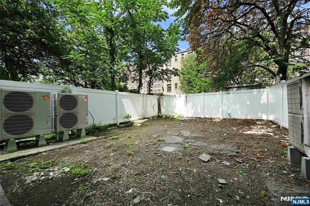 208 15th Street Jersey City, NJ 07310 - Photo 20 of 46 a backyard of a house